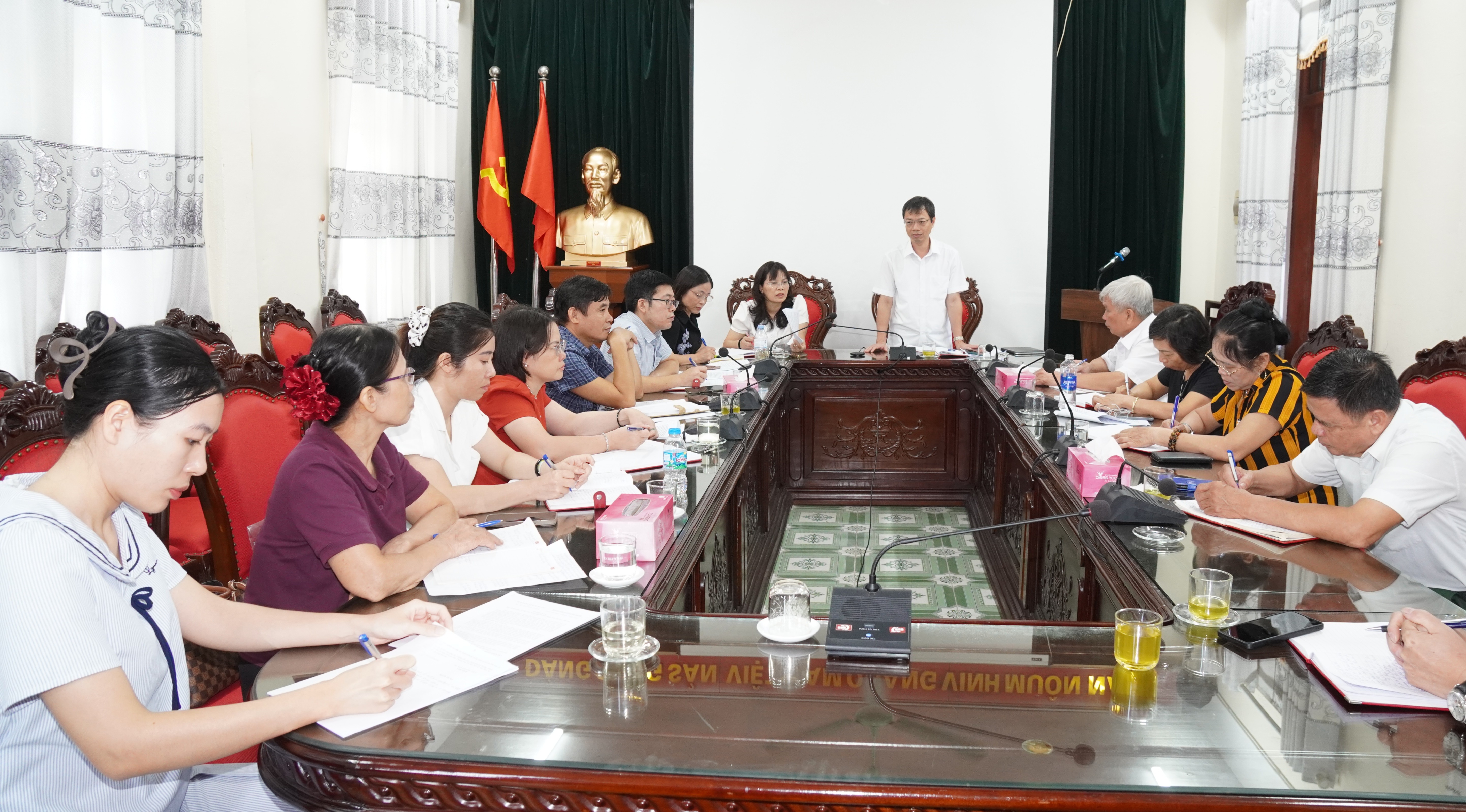 Hội nghị giao ban giữa Thường trực Đảng ủy xã với Ủy ban Mặt trận Việt Nam xã và các tổ chức chính trị - xã hội, các hội quần chúng được Đảng, Nhà nước giao nhiệm vụ ở xã