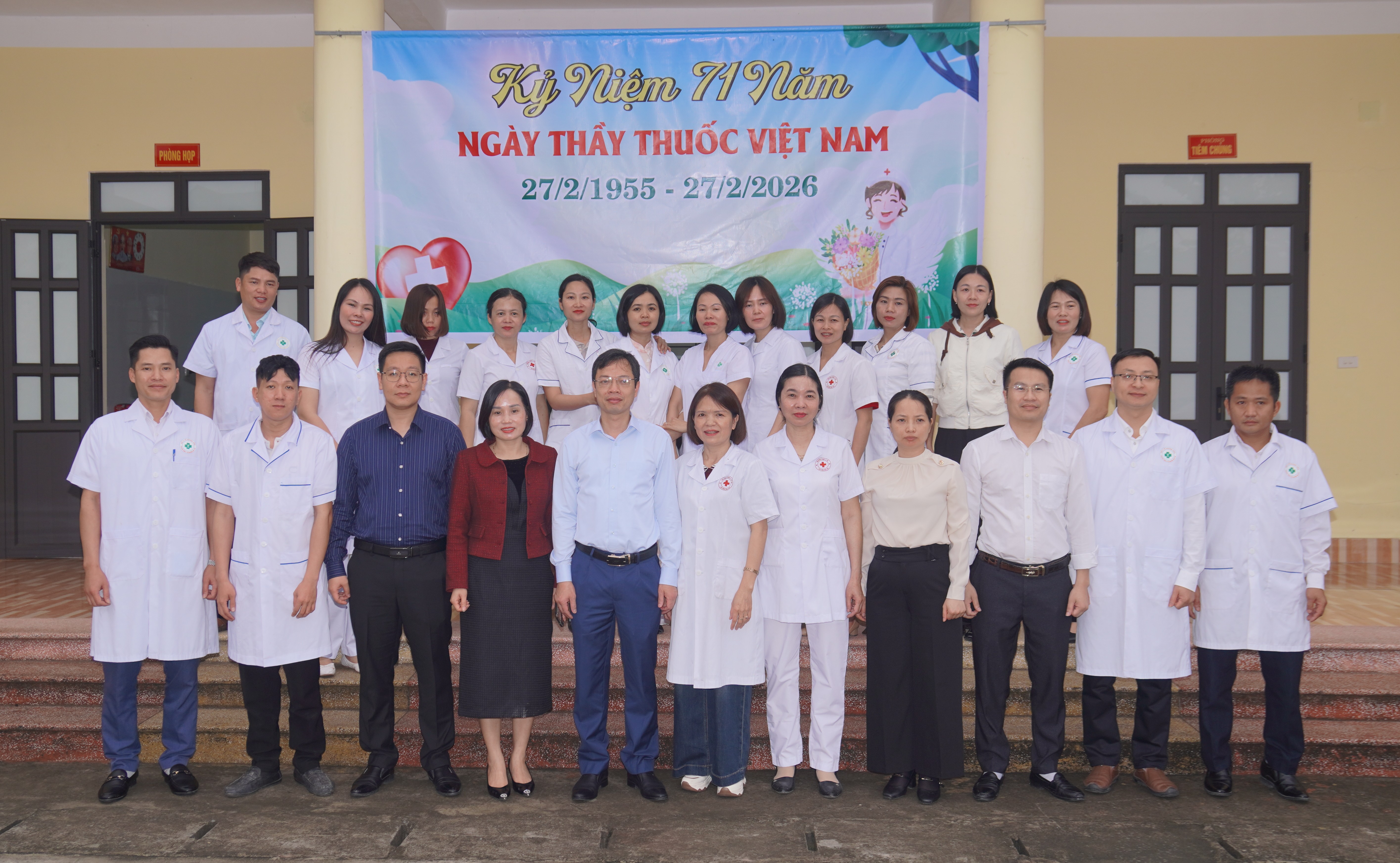Lãnh đạo xã Nguyễn Trãi chúc mừng tập thể cán bộ, y bác sĩ, viên chức, người lao động Trạm y tế xã nhân kỷ niệm 71 năm ngày Thầy thuốc Việt Nam (27/2/1955 – 27/2/2026)