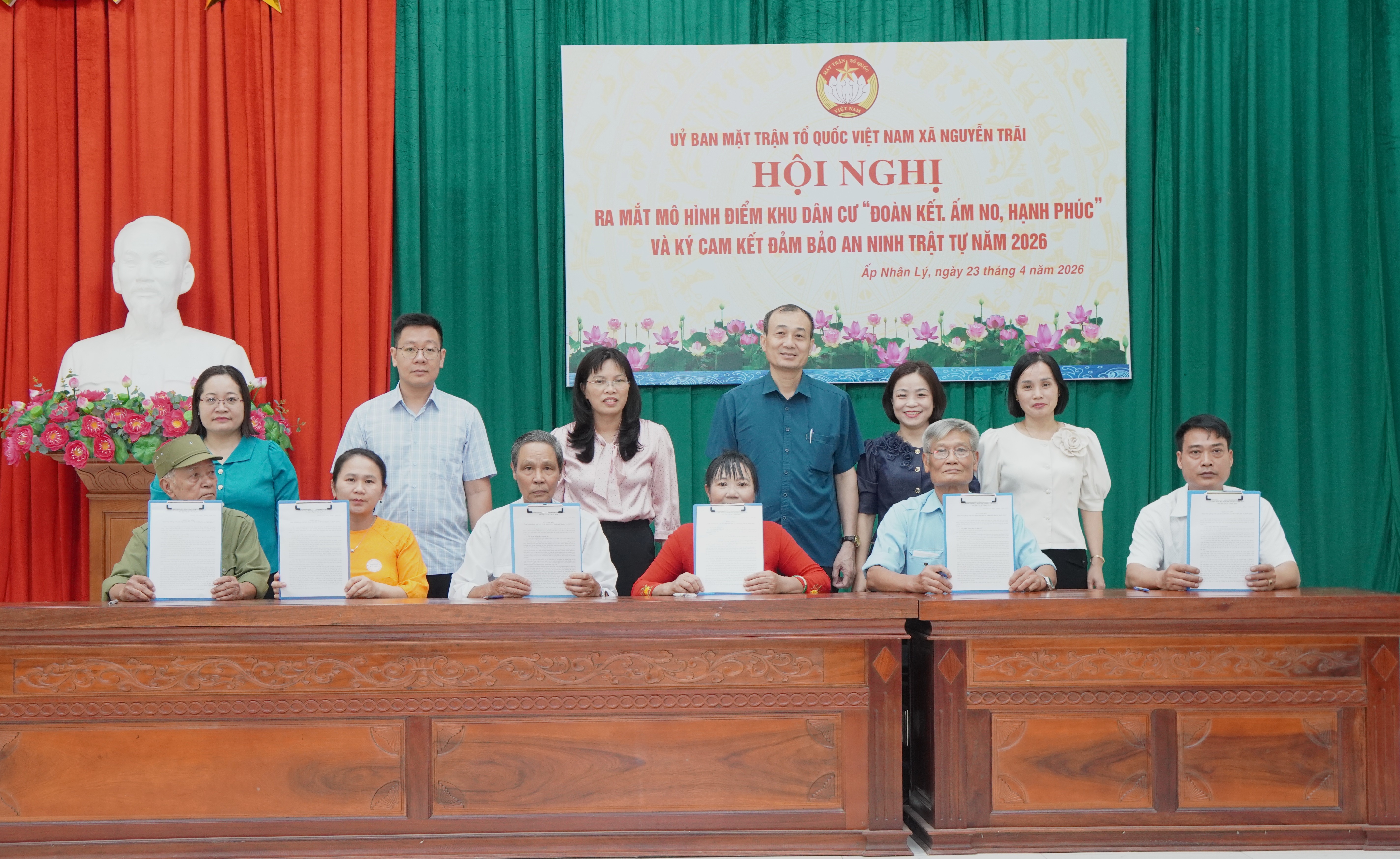Ủy ban Mặt trận Tổ quốc Việt Nam xã Nguyễn Trãi ra mắt mô hình điểm khu dân cư “Đoàn kết, ấm no, hạnh phúc” và ký cam kết đảm bảo an ninh trật tự tại khu dân cư thôn Ấp Nhân Lý