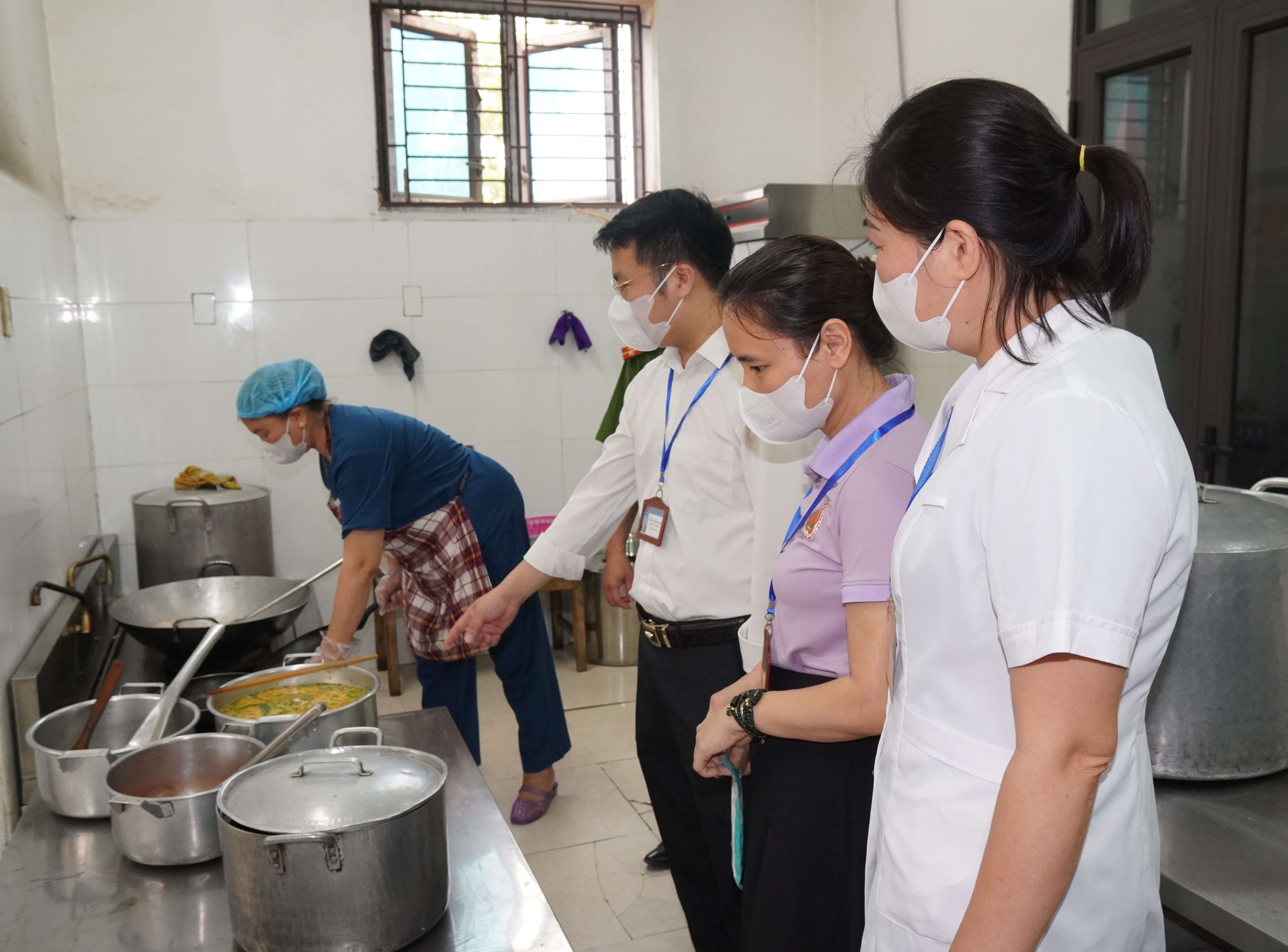 Xã Nguyễn Trãi kiểm tra công tác bảo đảm an toàn thực phẩm tại các trường mầm non trên địa bàn xã