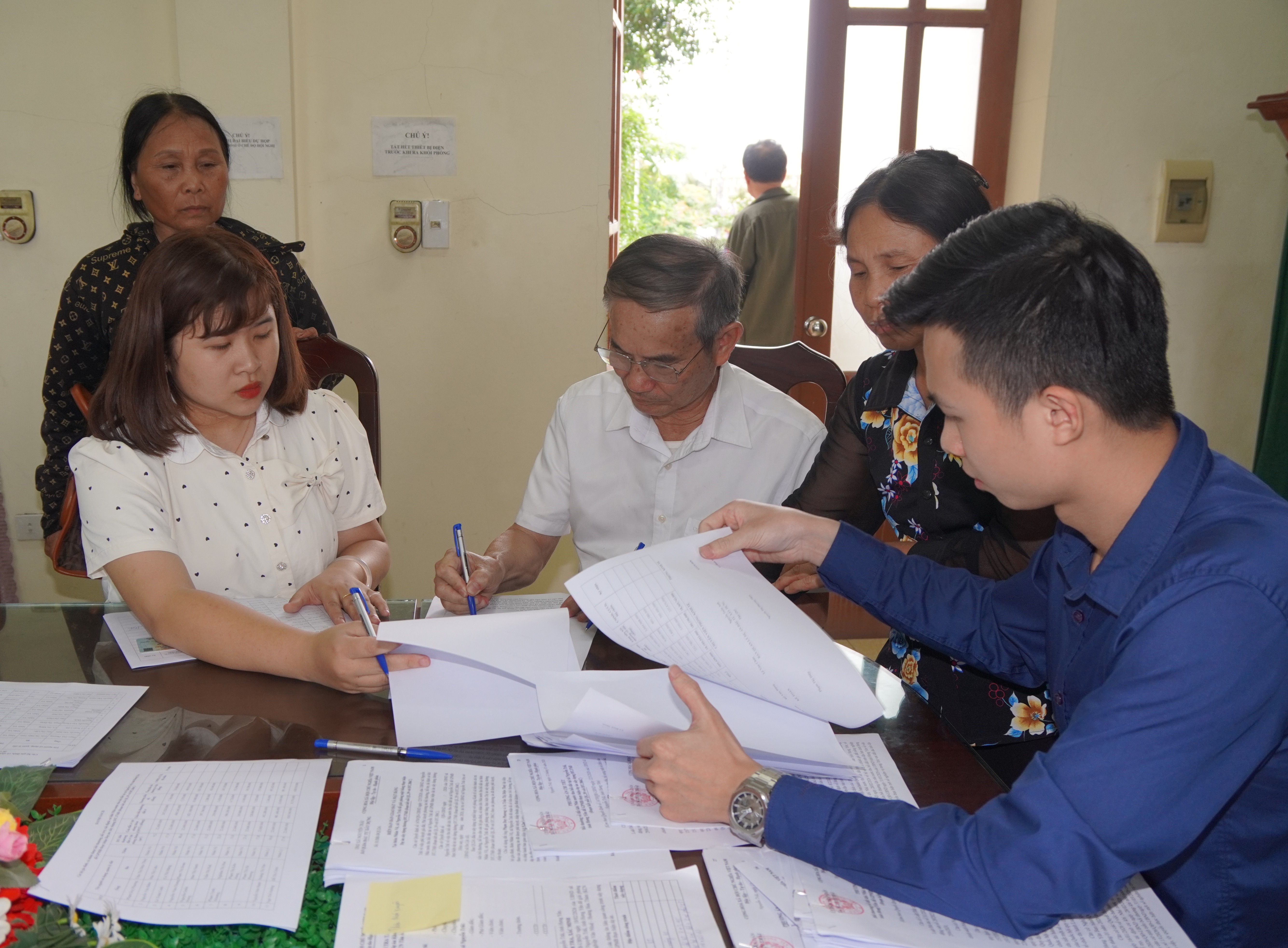 Xã Nguyễn Trãi tổ chức chi trả bồi thường, hỗ trợ giải phóng mặt bằng Dự án xây dựng ĐT.376B( (đoạn kết nối QL.39 với ĐT.386C)