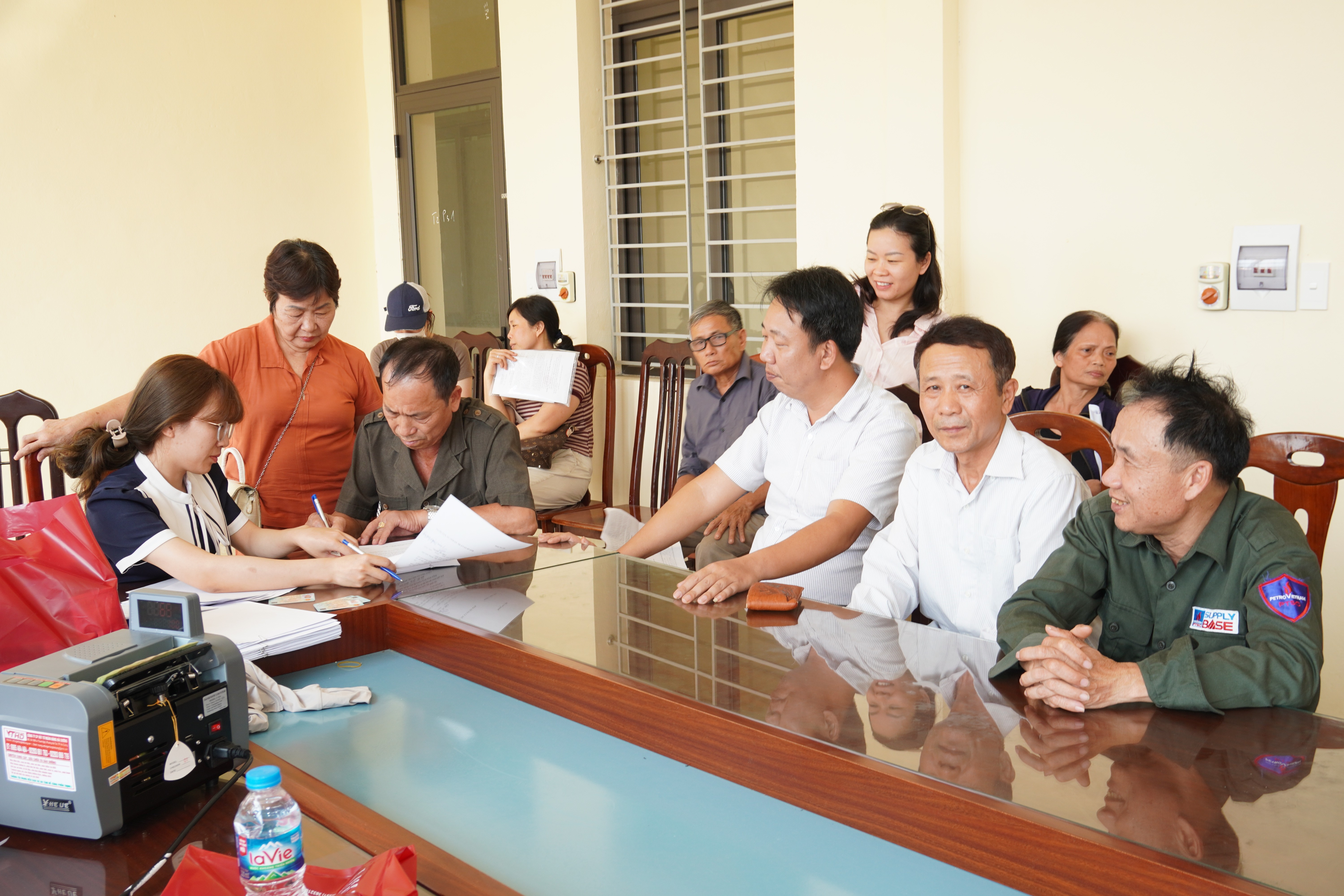 Xã Nguyễn Trãi tổ chức chi trả bồi thường, hỗ trợ tài sản, công trình, vật kiến trúc, cây cối, hoa màu cho các hộ dân có đất thu hồi để thực hiện Dự án xây dựng tuyến đường ĐT.376B (đoạn kết nối Quốc lộ 39 với ĐT.386C).