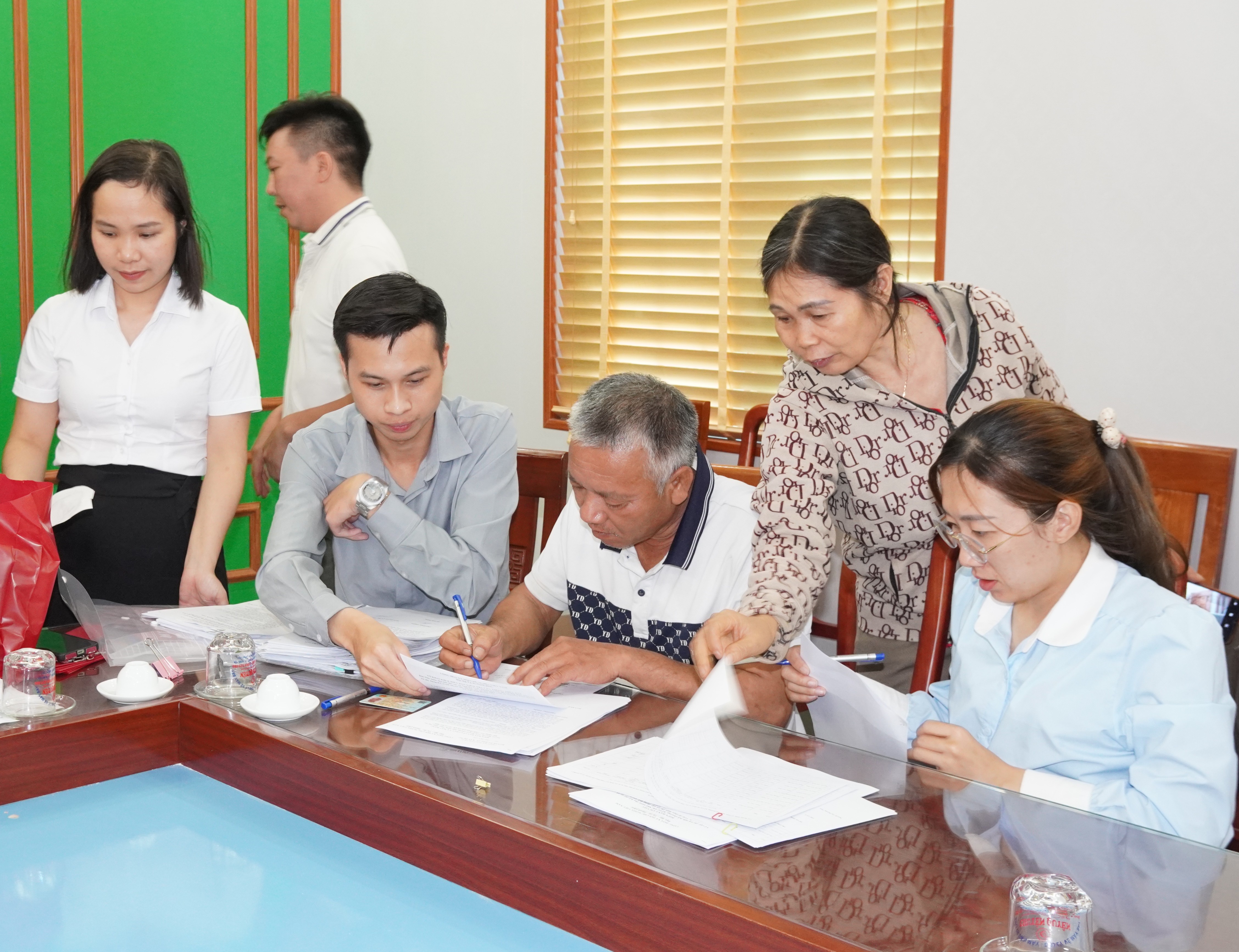 Ban quản lý dự án đầu tư xây dựng xã Nguyễn Trãi tổ chức chi trả bồi thường, hỗ trợ giải phóng mặt bằng Dự án xây dựng ĐT.376B (đoạn kết nối QL.39 với ĐT.386C)