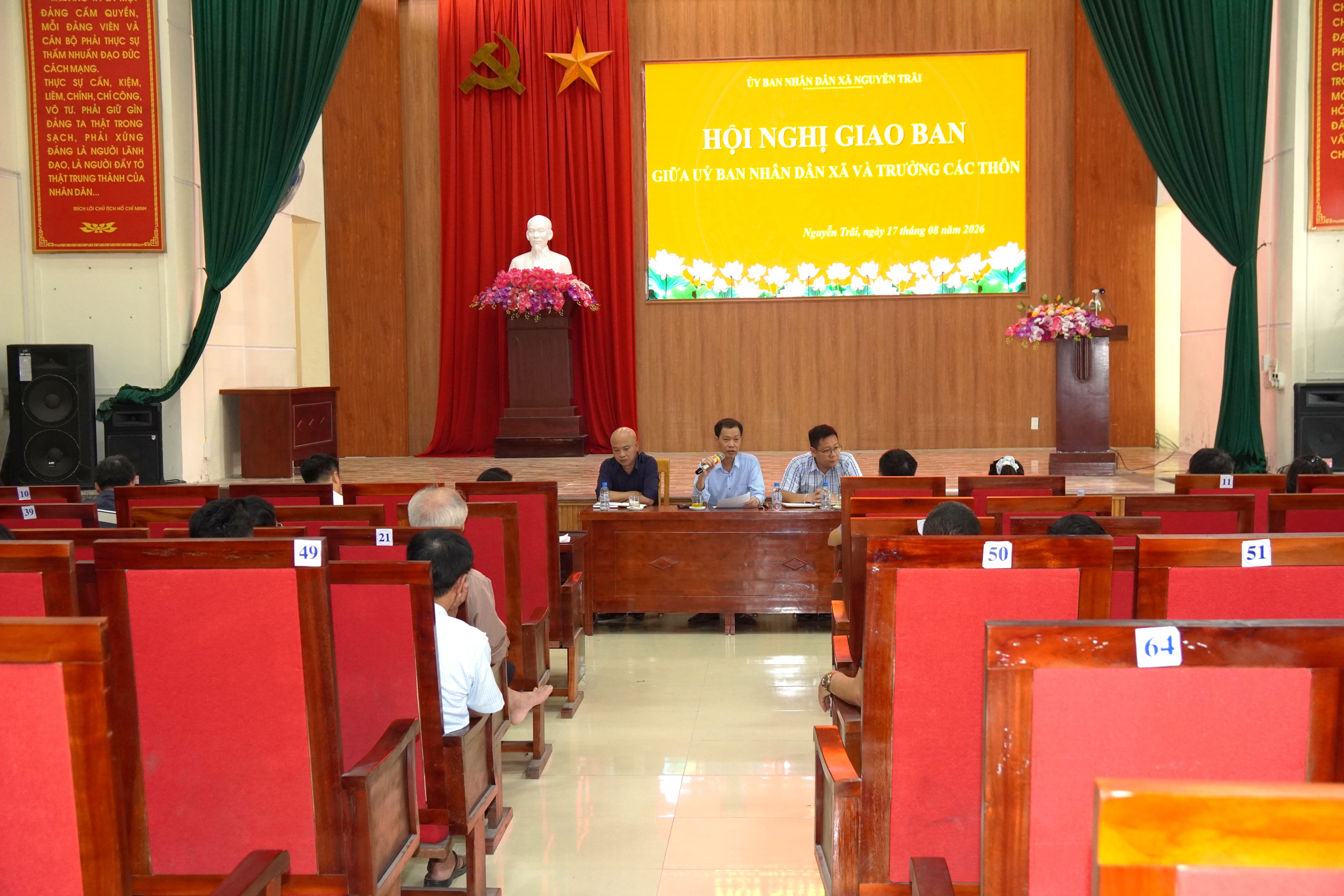 Hội nghị giao ban giữa Uỷ ban nhân dân xã Nguyễn Trãi với Trưởng các thôn trên địa bàn xã