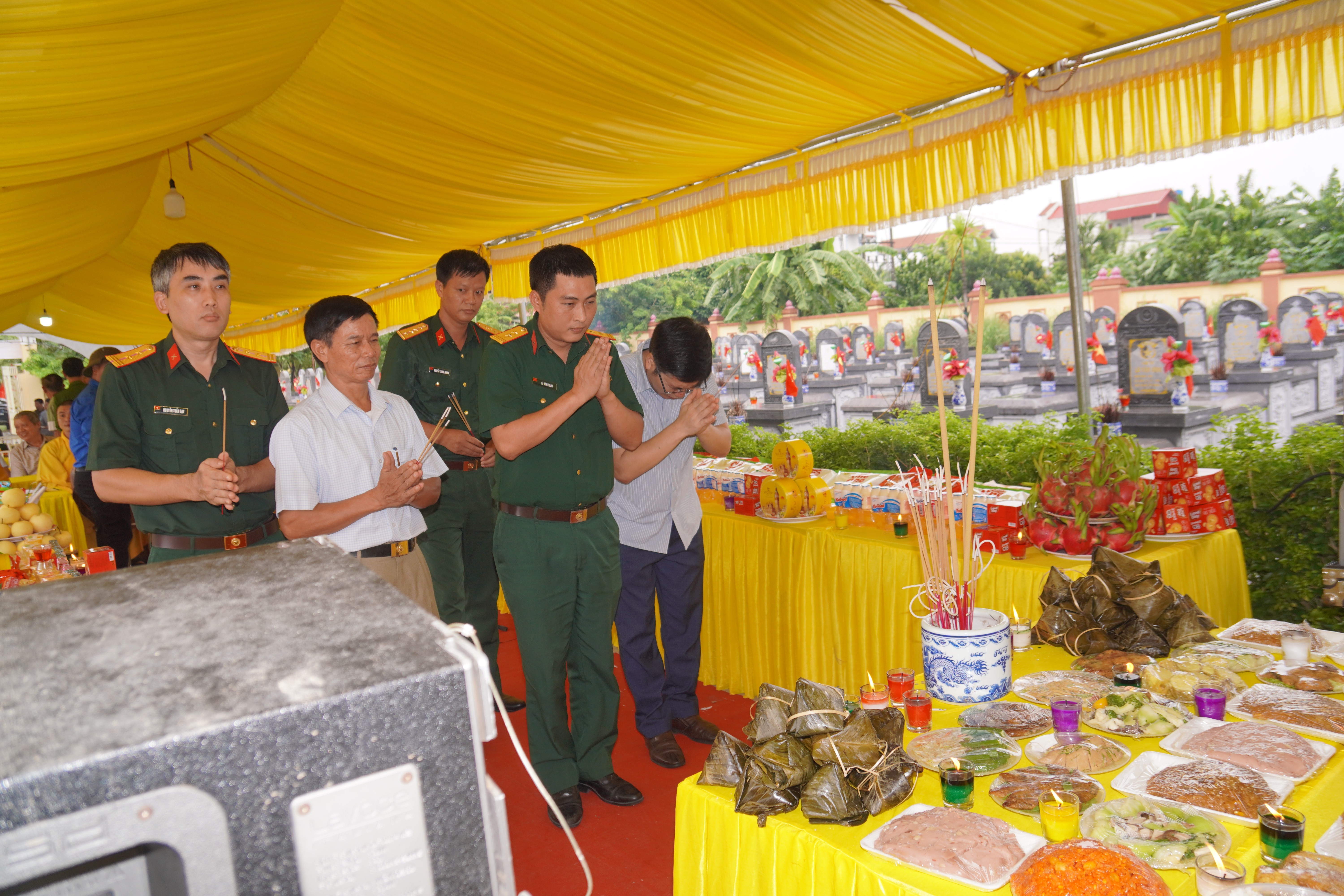 Ban Chỉ đạo 515 xã Nguyễn Trãi tổ chức Lễ cầu siêu các Anh hùng liệt sĩ sau khi lấy mẫu hài cốt liệt sĩ chưa xác định được thông tin để giám định ADN