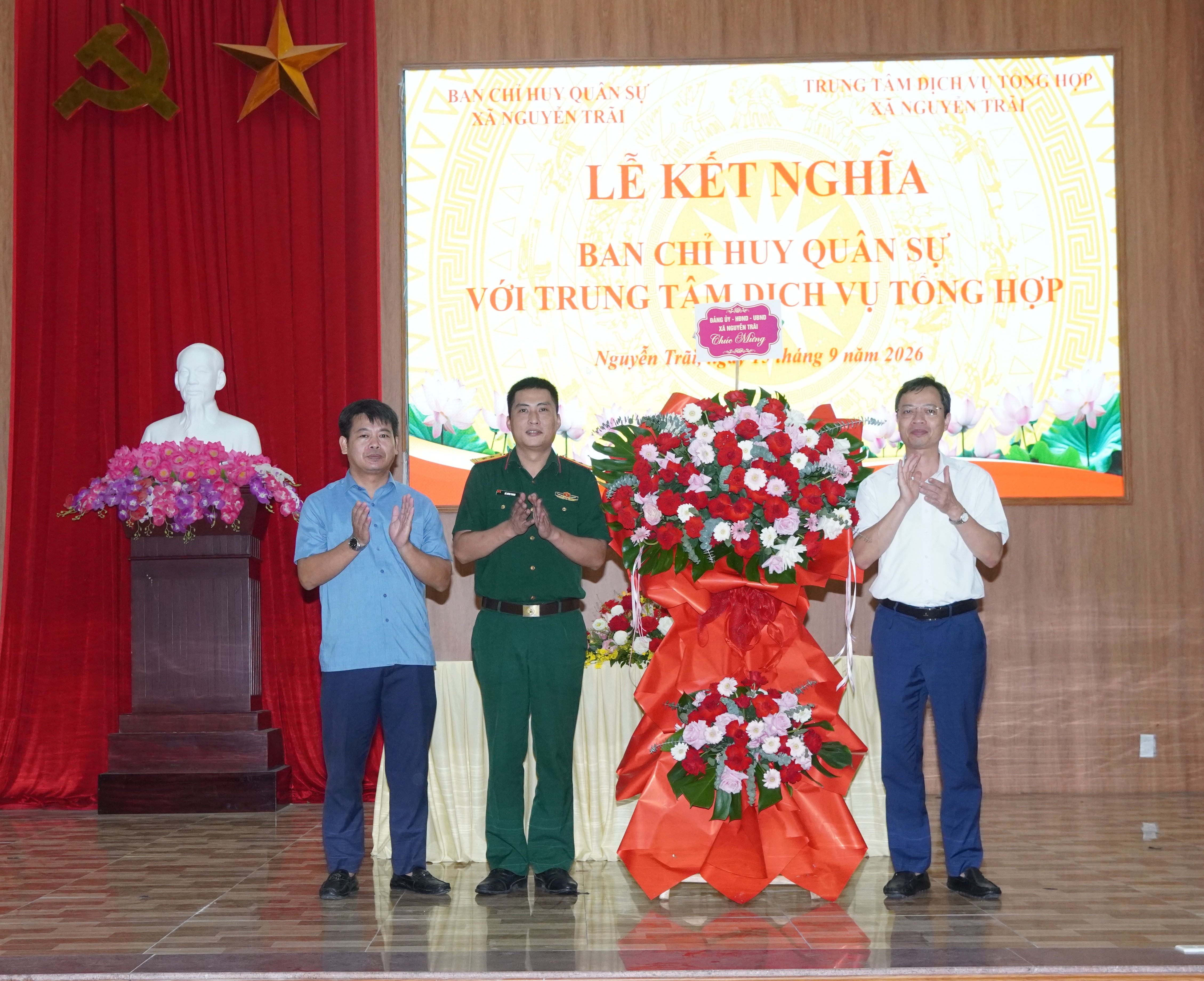 Ban Chỉ huy Quân sự xã Nguyễn Trãi và Trung tâm Dịch vụ Tổng hợp ký kết Quy chế phối hợp kết nghĩa