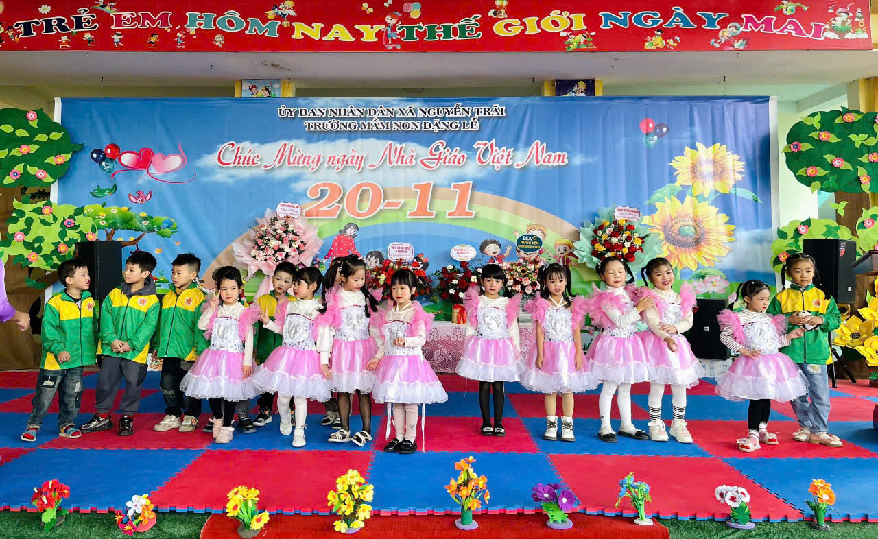 Lãnh đạo xã Nguyễn Trãi chúc mừng Ngày Nhà giáo Việt Nam 20/11