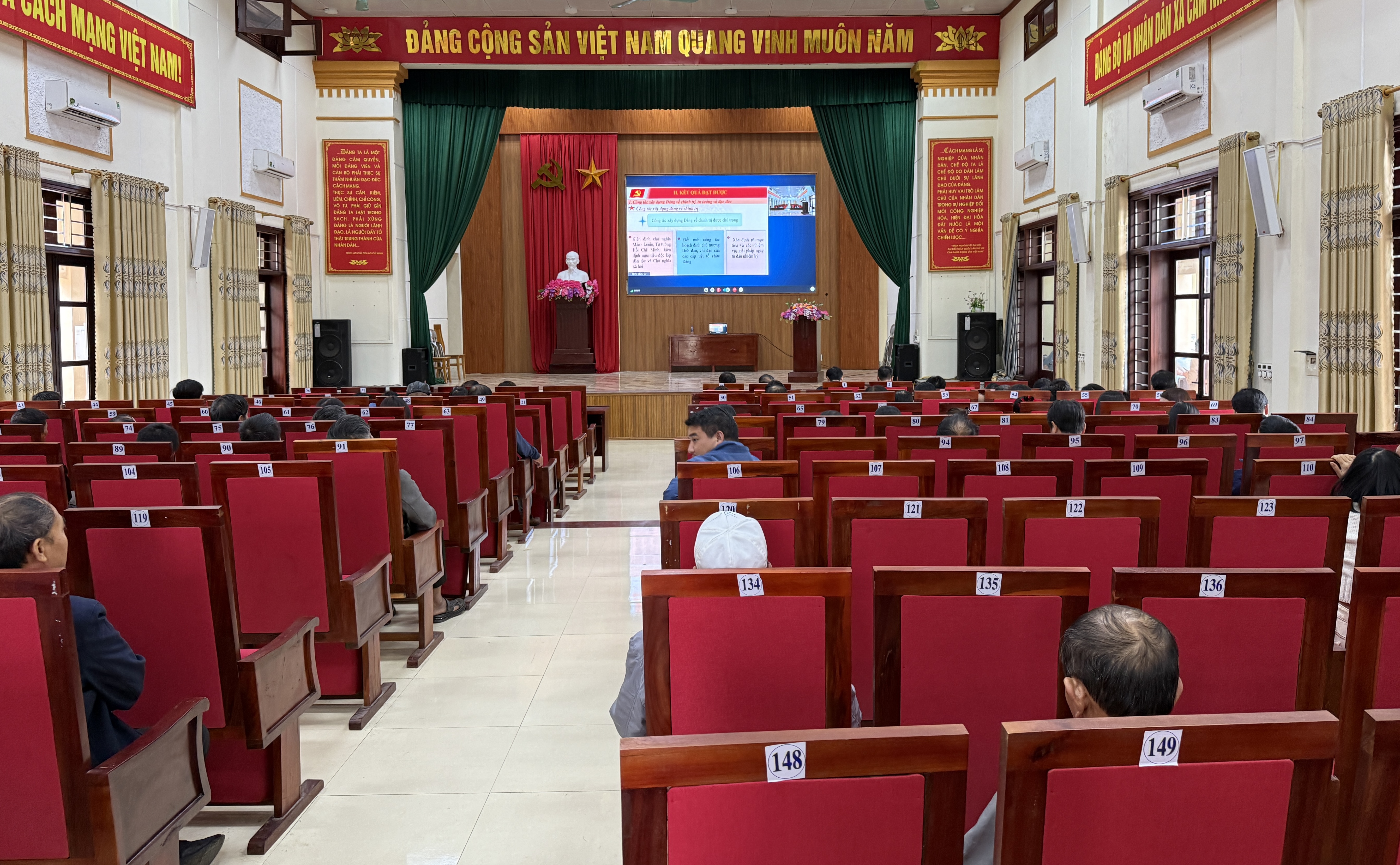 Hội nghị trực tuyến toàn tỉnh nghiên cứu, học tập, quán triệt, triển khai thực hiện các nghị quyết của Trung ương và của tỉnh