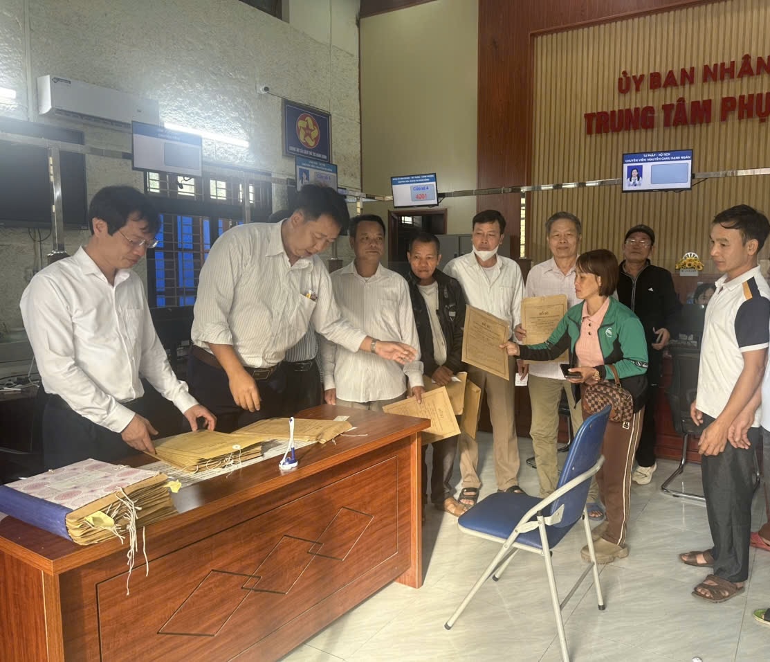 Xã Nguyễn Trãi đẩy nhanh tiến độ cấp giấy chứng nhận quyền sử dụng đất nông nghiệp cho người dân