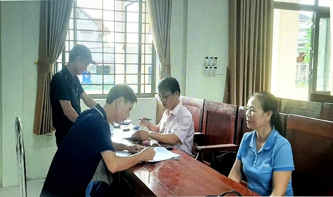 PHÒNG GIAO DỊCH NGÂN HÀNG CHÍNH SÁCH XÃ HỘI ÂN THI TỔ CHỨC ĐỐI CHIẾU PHÂN LOẠI NỢ ĐẾN TỪNG HỘ VAY TRÊN ĐỊA BÀN XÃ NGUYỄN TRÃI