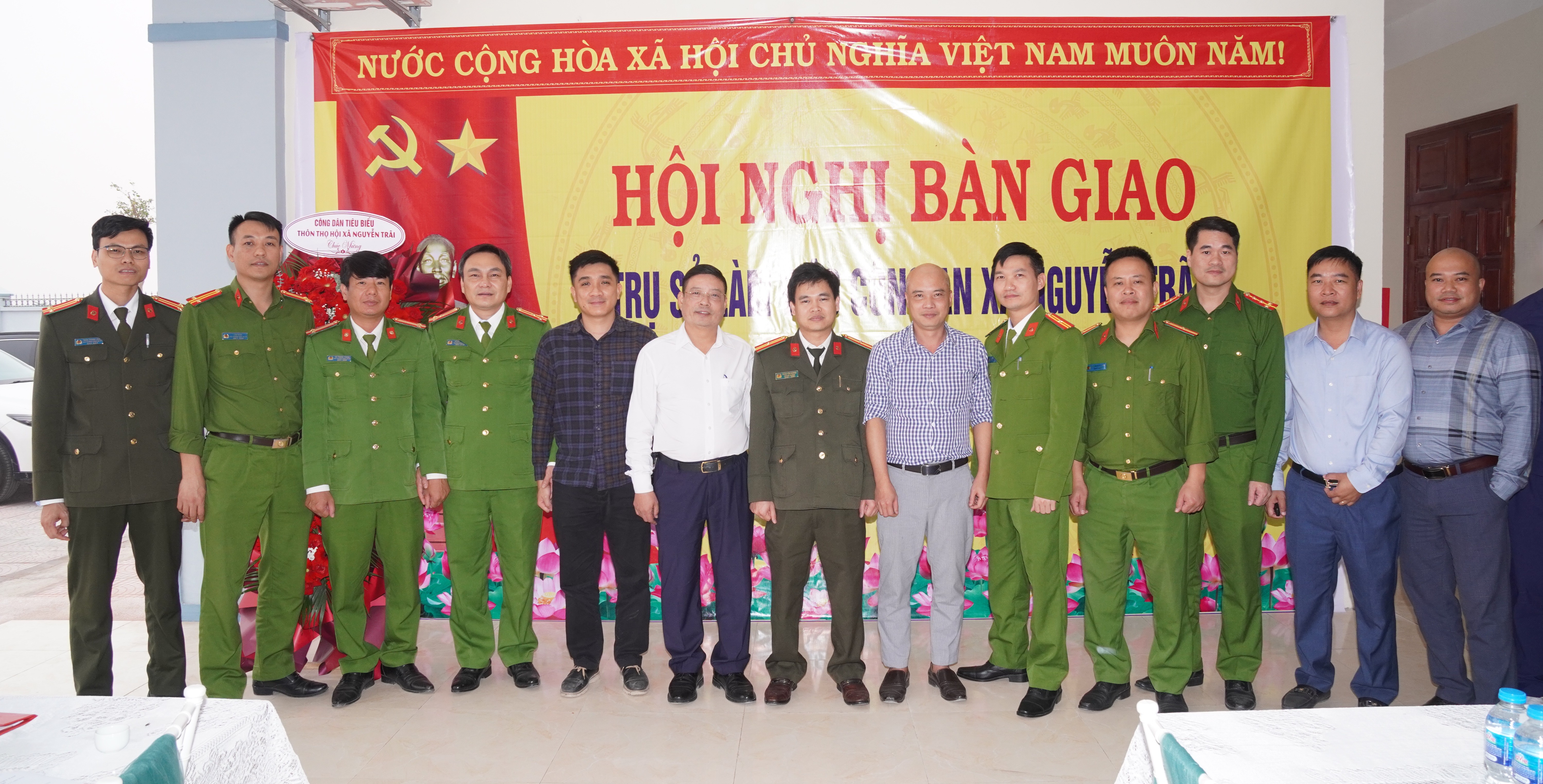 Uỷ ban nhân dân xã Nguyễn Trãi tổ chức hội nghị bàn giao trụ sở làm việc Công an xã