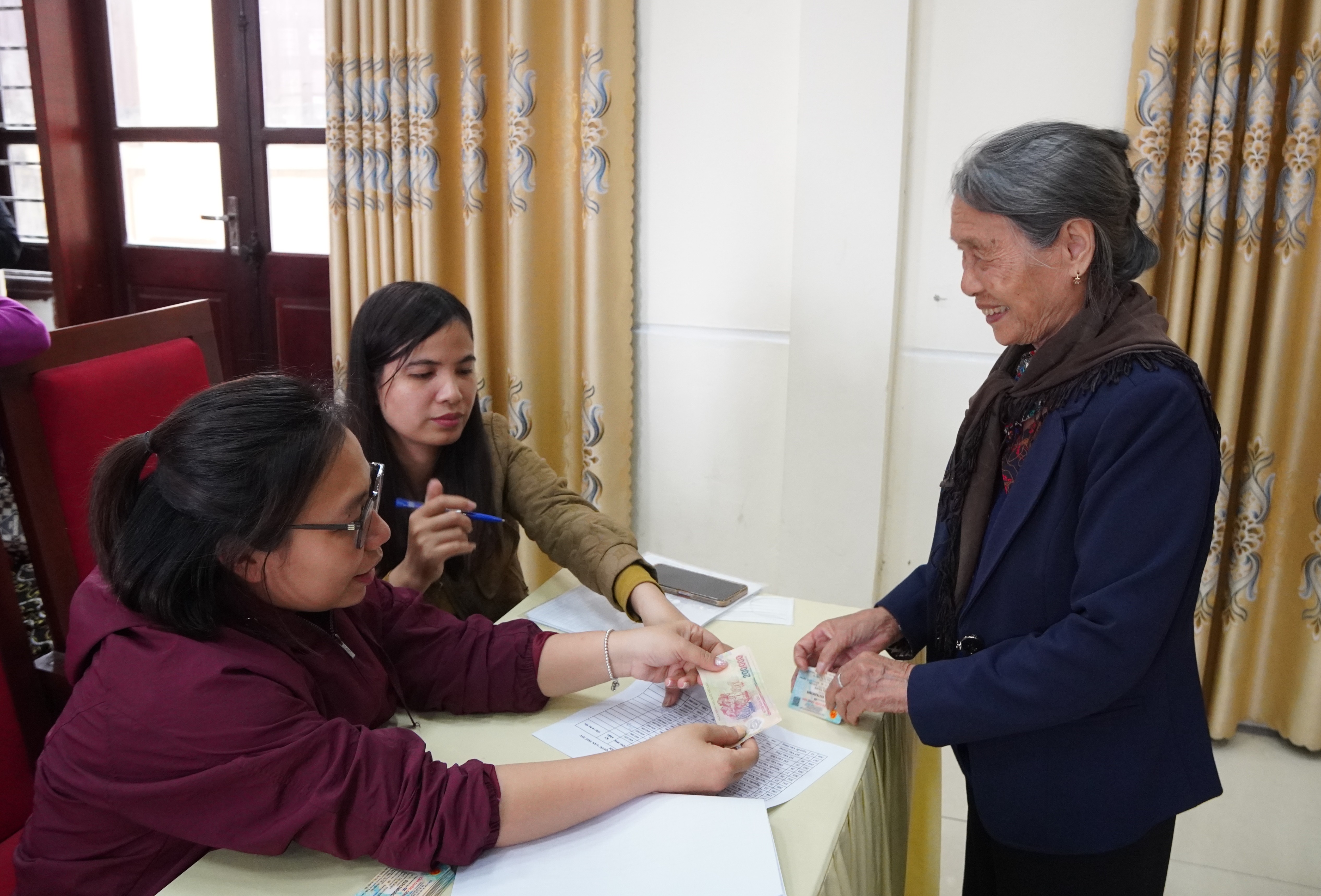 Xã Nguyễn Trãi: Tặng quà của Đảng, Nhà nước nhân dịp chào mừng Đại hội Đại biểu toàn quốc lần thứ XIV của Đảng và Tết Nguyên đán Bính Ngọ năm 2026 cho người có công với cách mạng, các đối tượng bảo trợ xã hội, hưu trí xã hội