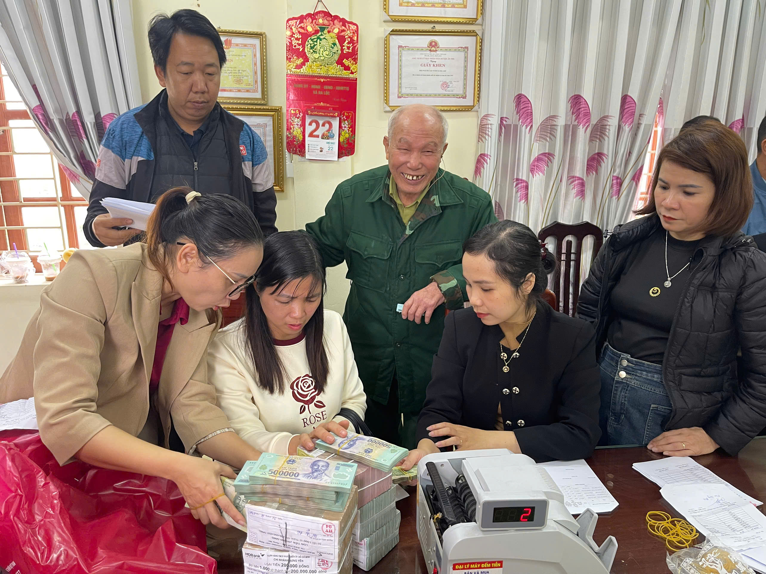 Xã Nguyễn Trãi tổ chức chi trả bồi thường, hỗ trợ giải phóng mặt bằng Dự án xây dựng ĐT.376B( (đoạn kết nối QL.39 với ĐT.386C)