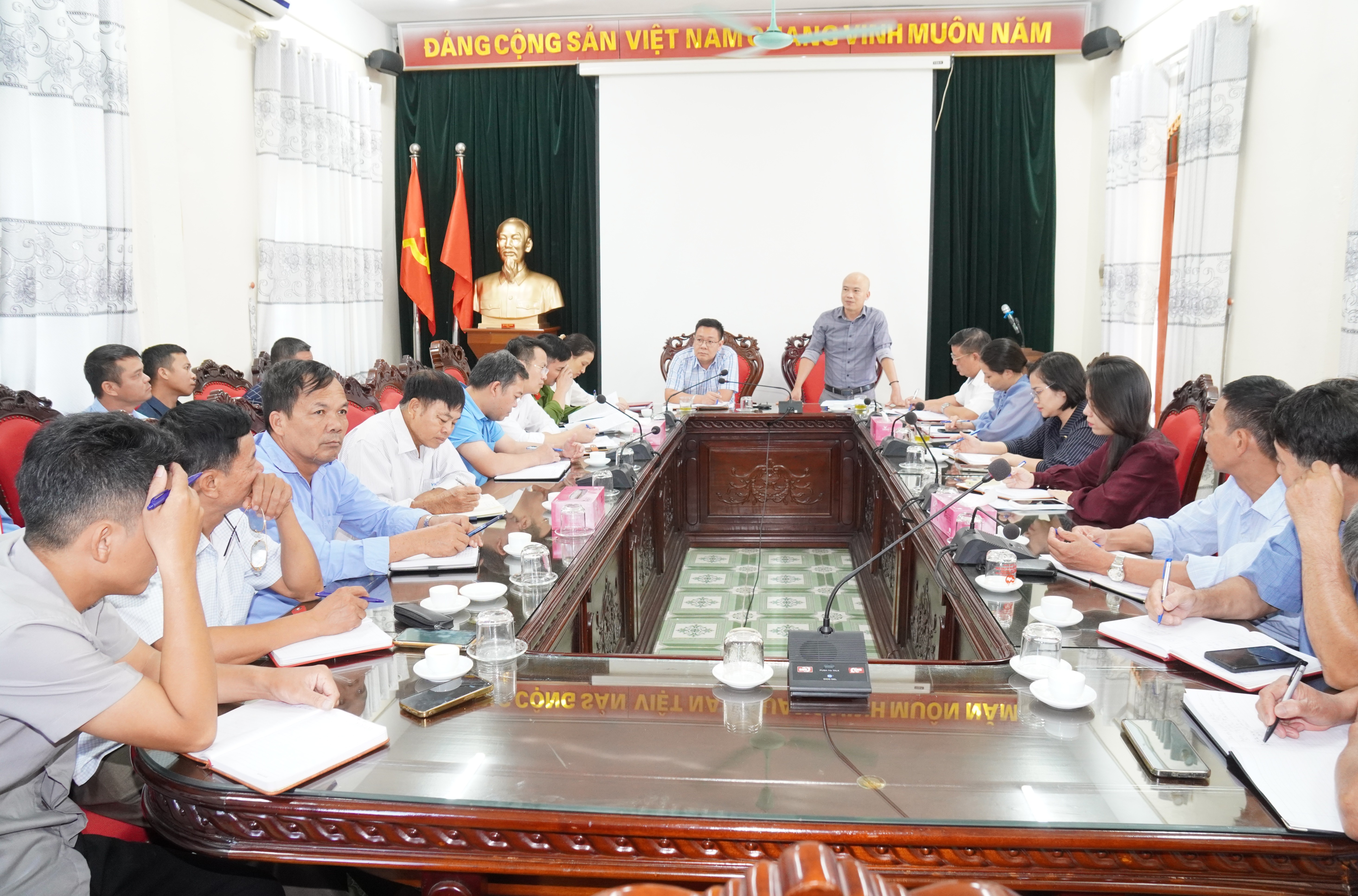  Hội nghị giao ban tháng 10 giữa Uỷ ban nhân dân xã Nguyễn Trãi với Trưởng các thôn trên địa bàn xã